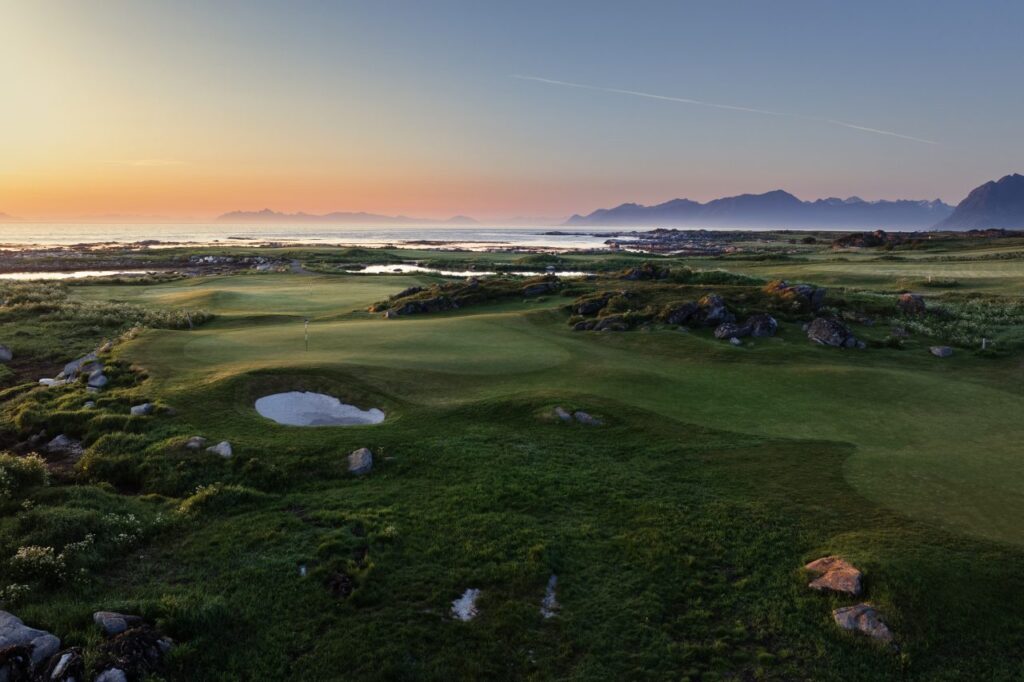 1 17 192 lofoten links photo jacob sjoman v1 3x2 format copy 1280x853